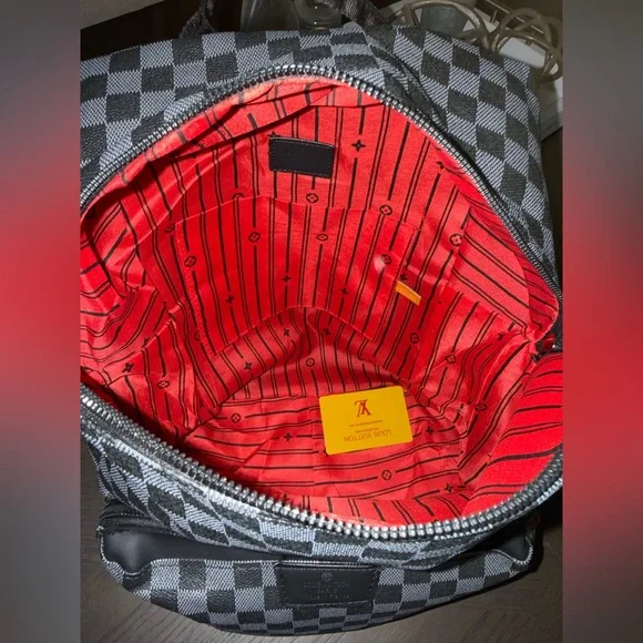 LV backpack - Picture 4 of 10